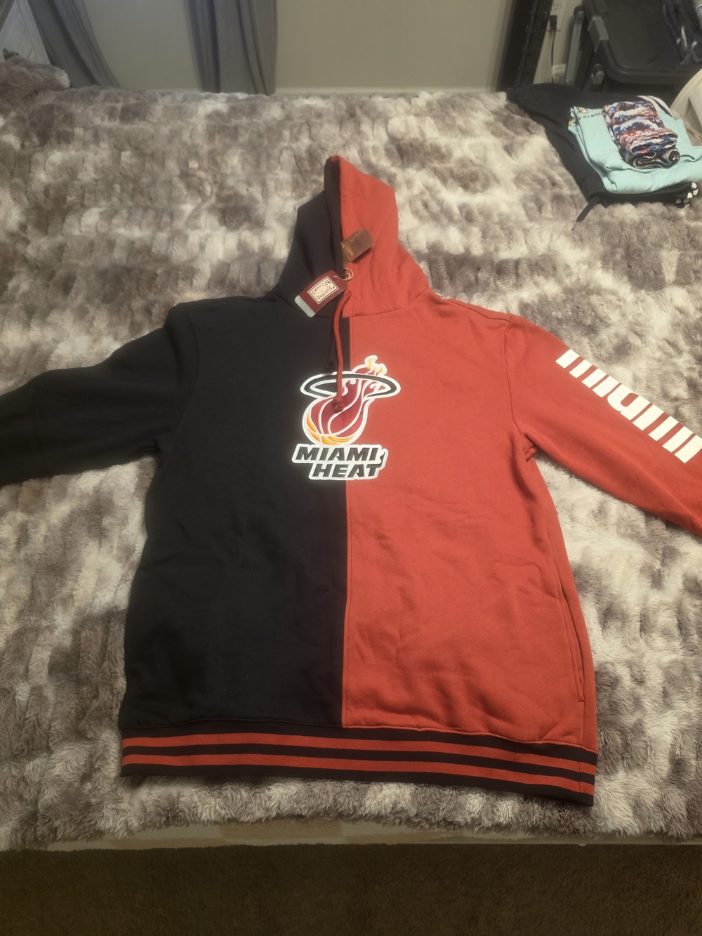 Mitchell & Ness Miami Heat Black & Red Split Pullover Hoodie
